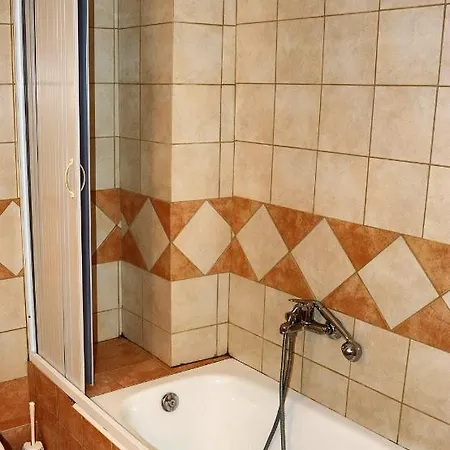 Castri Hotel 2*