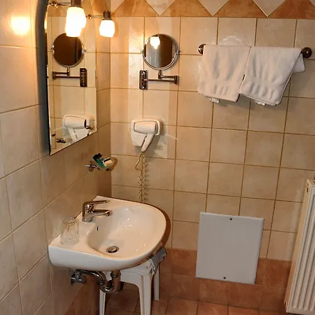 Castri Hotel 2*